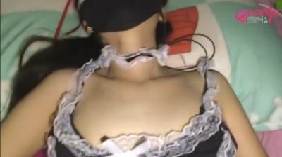 คลิปหลุดรักเรียน 18+ เย็ดหีแฟนสาว แต่งชุดคอสเพลย์แม่บ้าน ให้ผัวเย็ดสดกระแทกหี เย็ดใส่เปียกๆเลอะคราบขาว เย็ดท่าหมาไปครางไป เสียวแบบสุดๆ