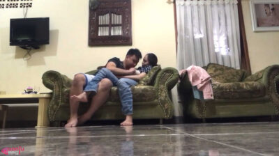 คลิปหลุดไทย ตั้งกล้องเย็ดกับเมียกลางบ้านแบบเสียวๆจับเล้าโลมกันเสียวๆ ก่อนขึ้นขย่มเย็ดกันรัวๆแบบไม่ยั้งเลย